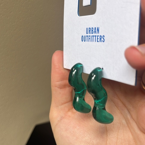 NWTO Resin Earrings Urban Outfitters Teal/Blue/Green Squiggle Artsy - Picture 8 of 8